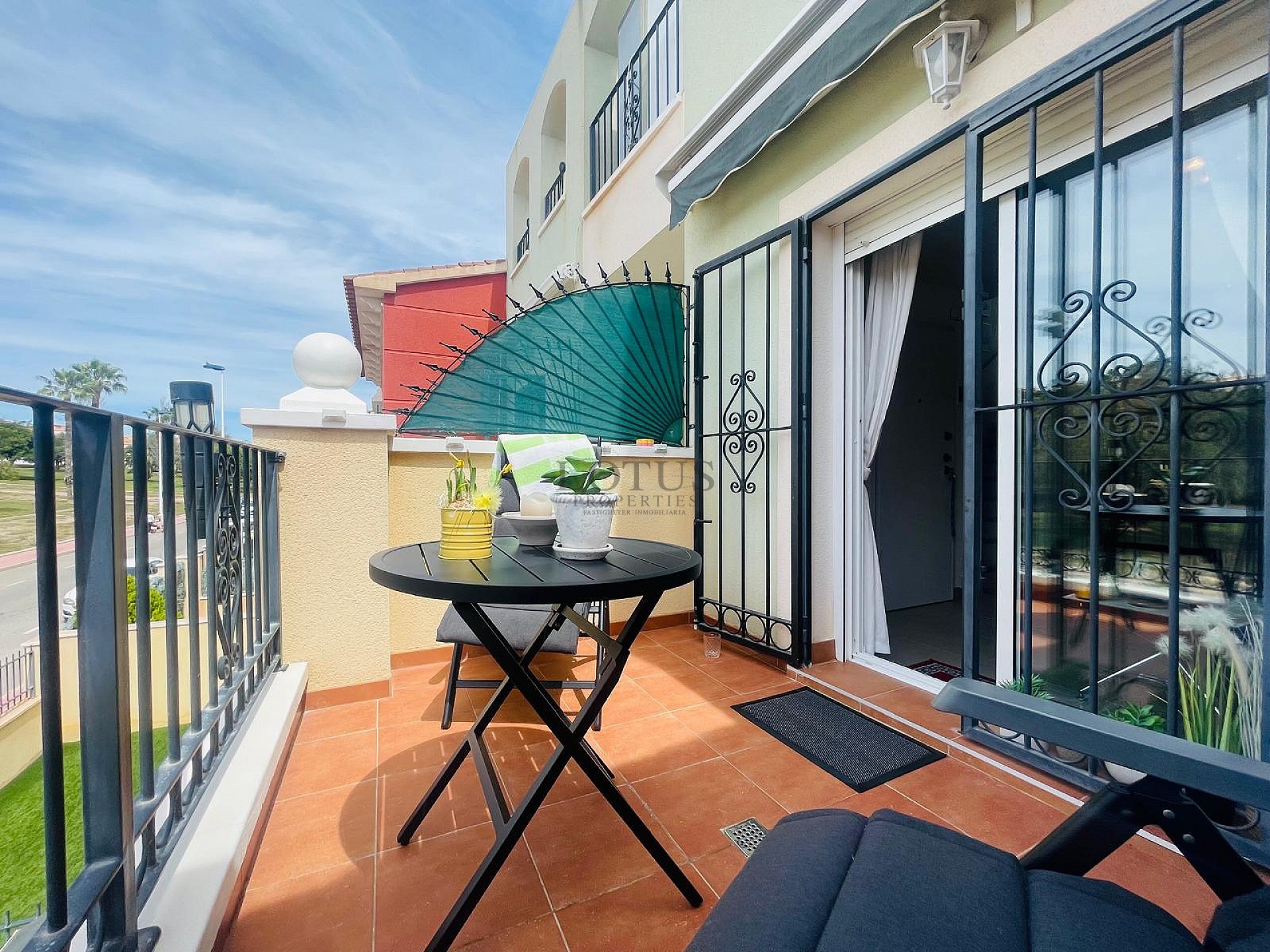 Super fin takvåning med takterrass i sydväst läge i Altos de la Bahia XI - Lotus Properties