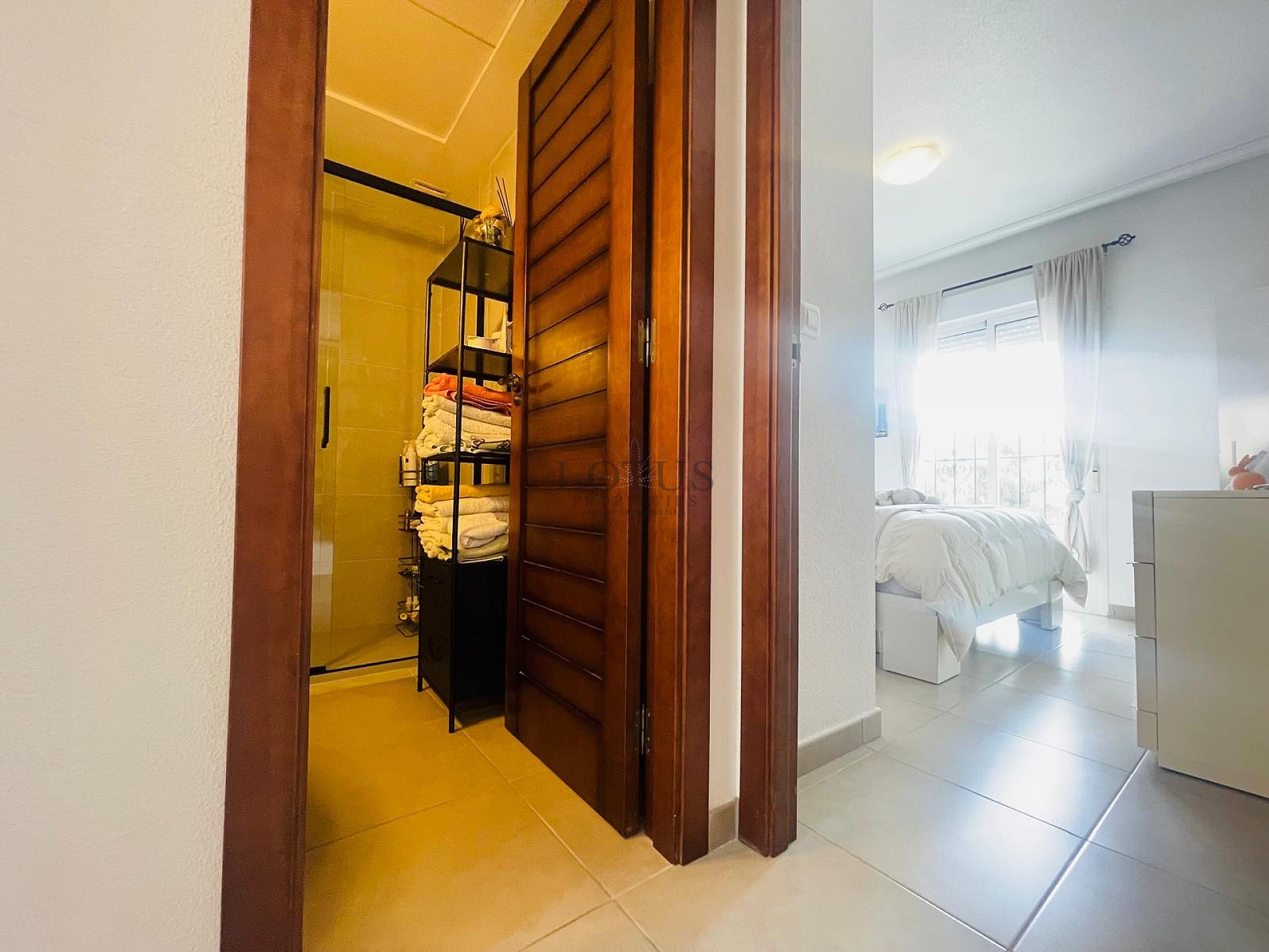 Super fin takvåning med takterrass i sydväst läge i Altos de la Bahia XI - Lotus Properties