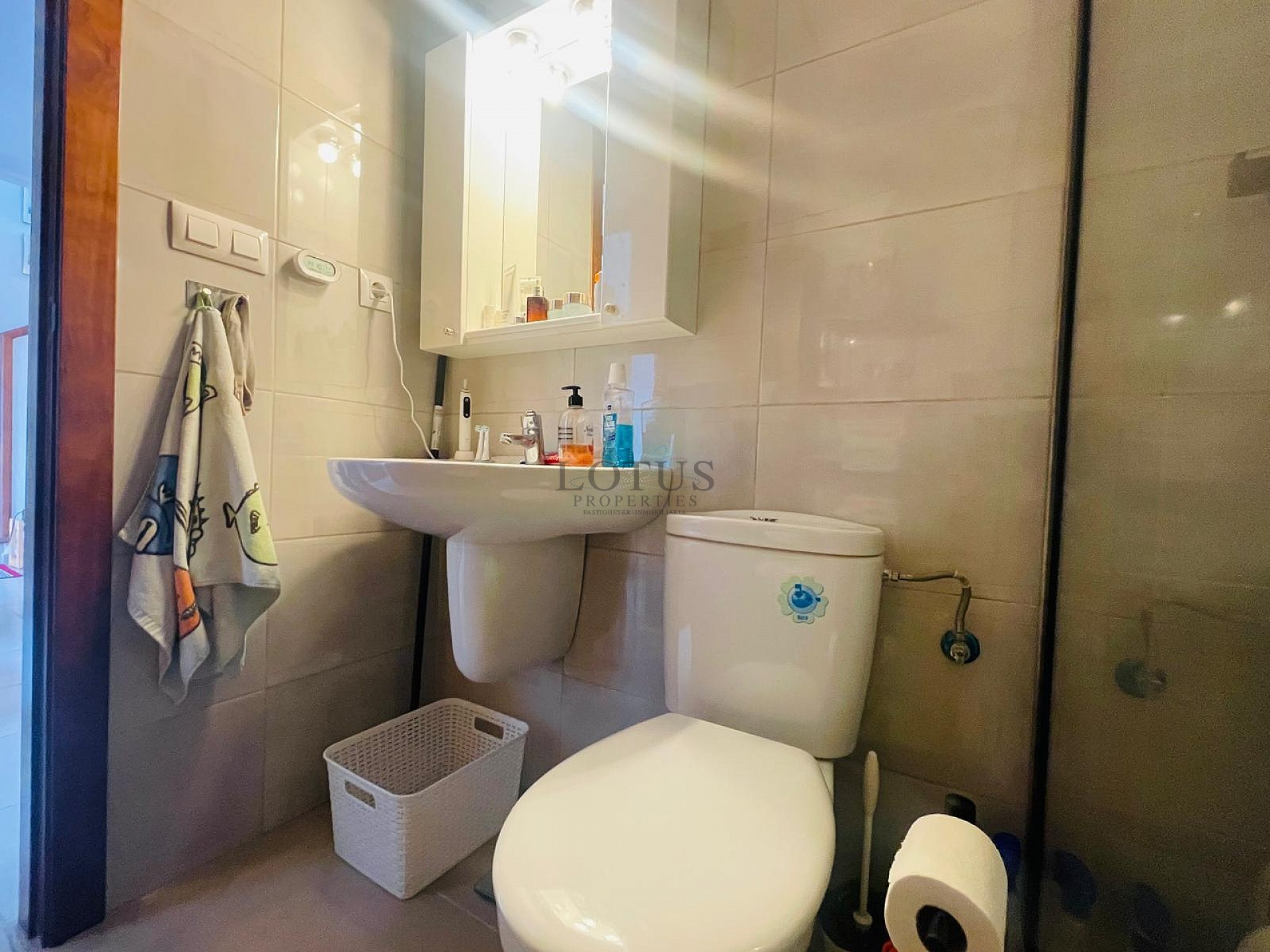 Super fin takvåning med takterrass i sydväst läge i Altos de la Bahia XI - Lotus Properties