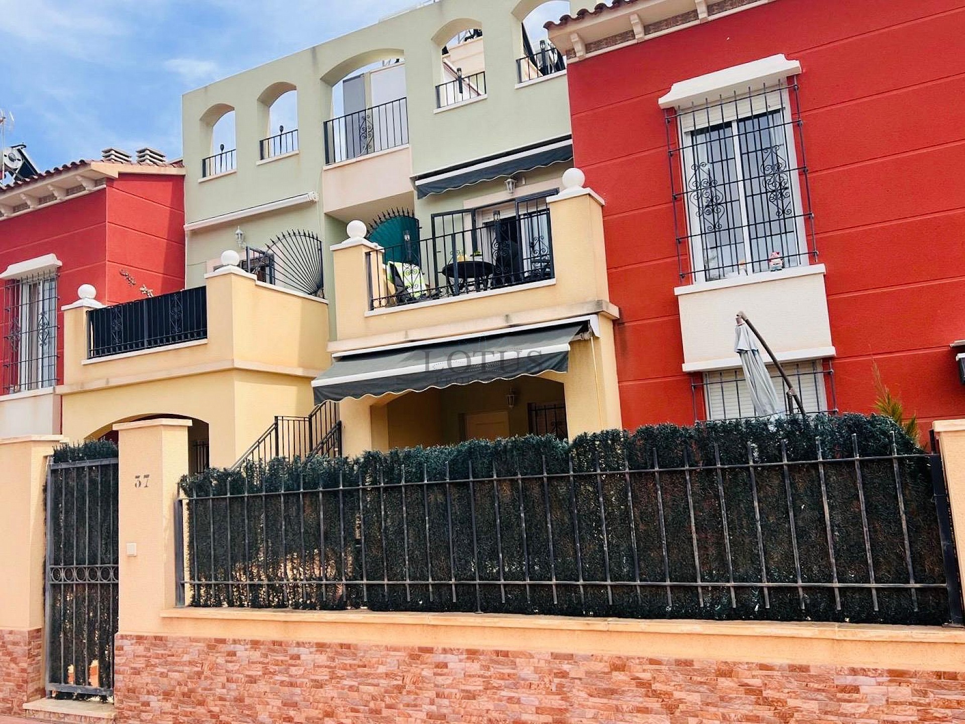 Super fin takvåning med takterrass i sydväst läge i Altos de la Bahia XI - Lotus Properties