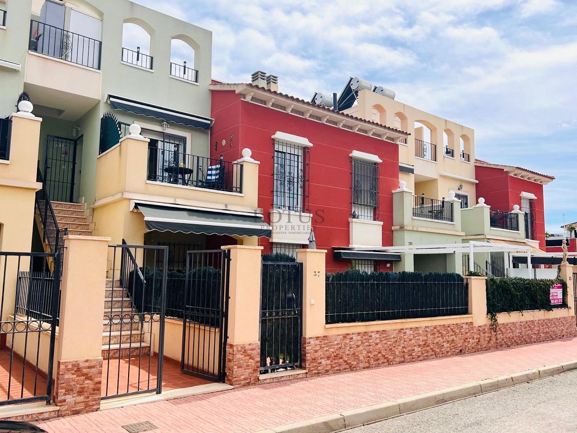 Super fin takvåning med takterrass i sydväst läge i Altos de la Bahia XI - Lotus Properties