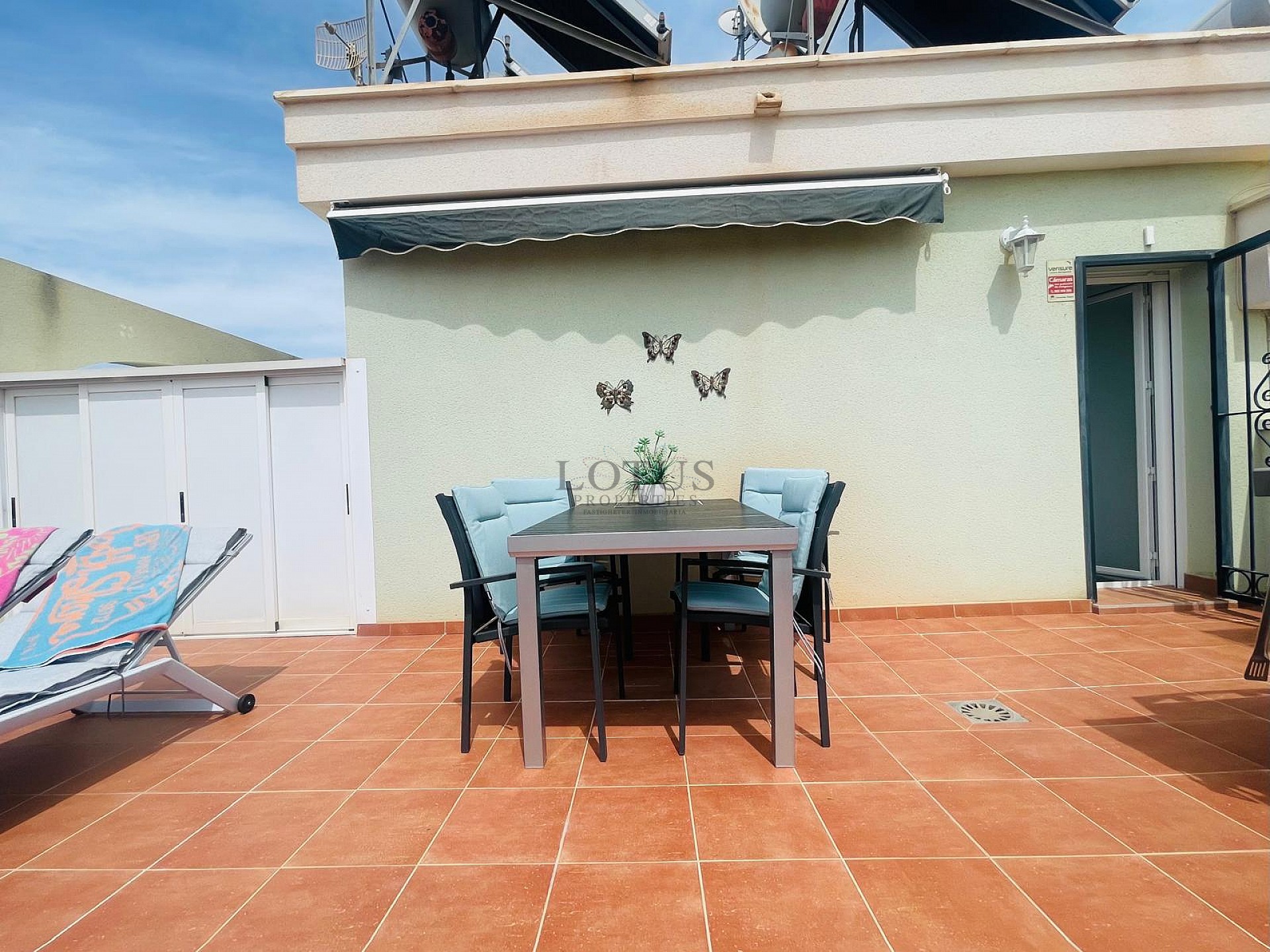 Super fin takvåning med takterrass i sydväst läge i Altos de la Bahia XI - Lotus Properties