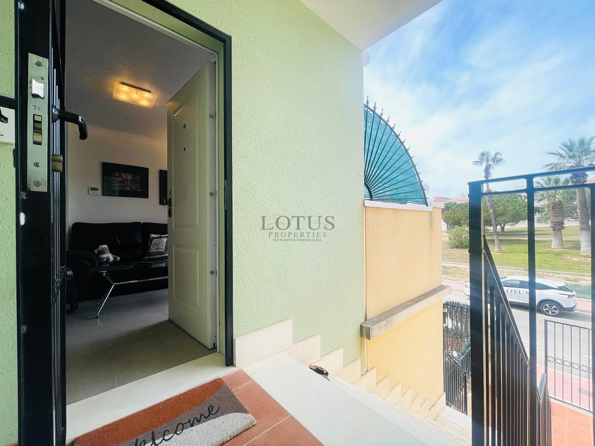 Super fin takvåning med takterrass i sydväst läge i Altos de la Bahia XI - Lotus Properties