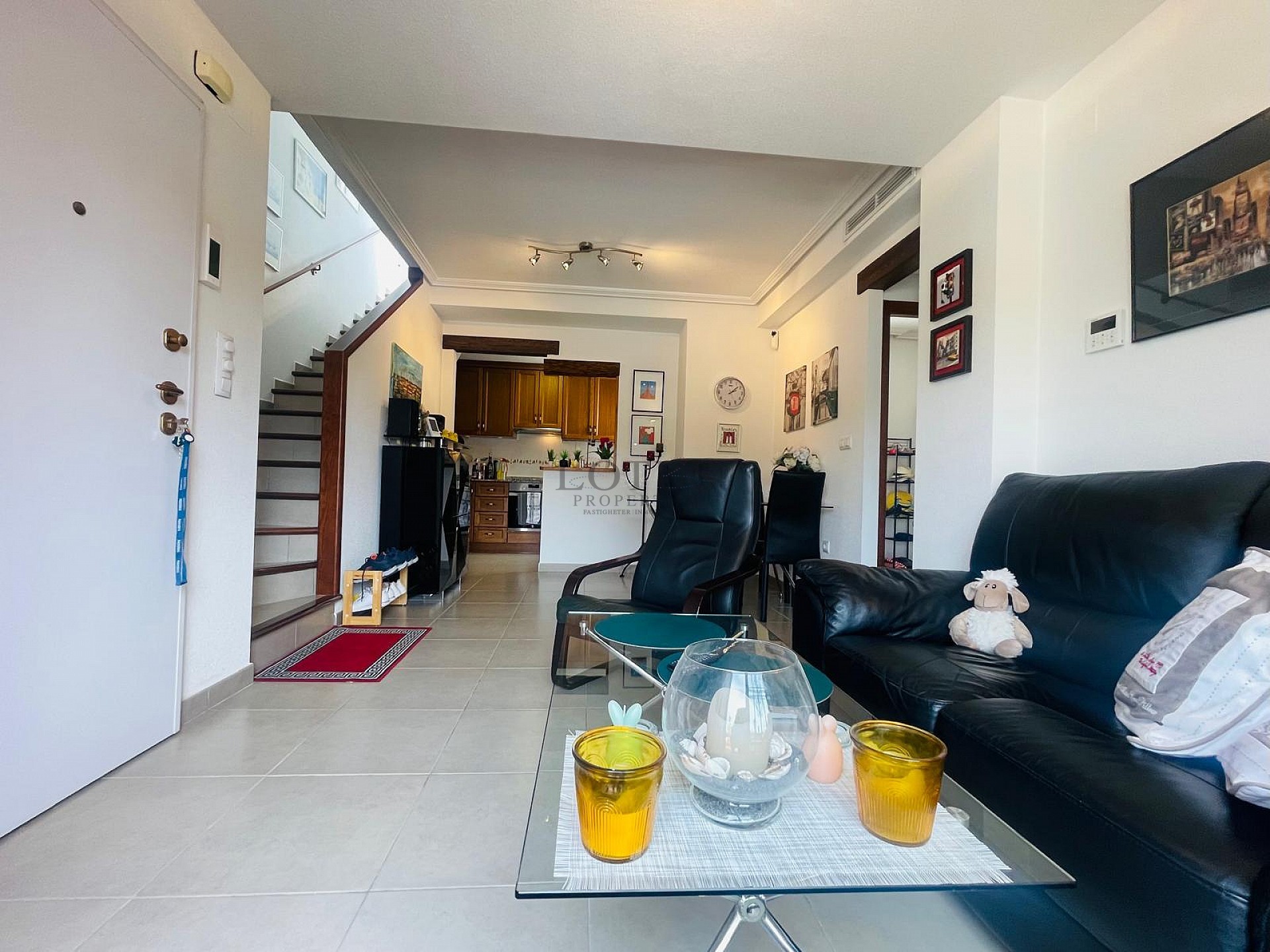 Super fin takvåning med takterrass i sydväst läge i Altos de la Bahia XI - Lotus Properties