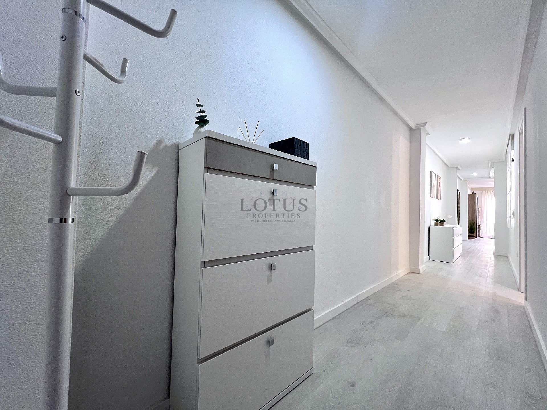 Korttidsuthyrning 60 meter till Playa Los Locos  - Lotus Properties