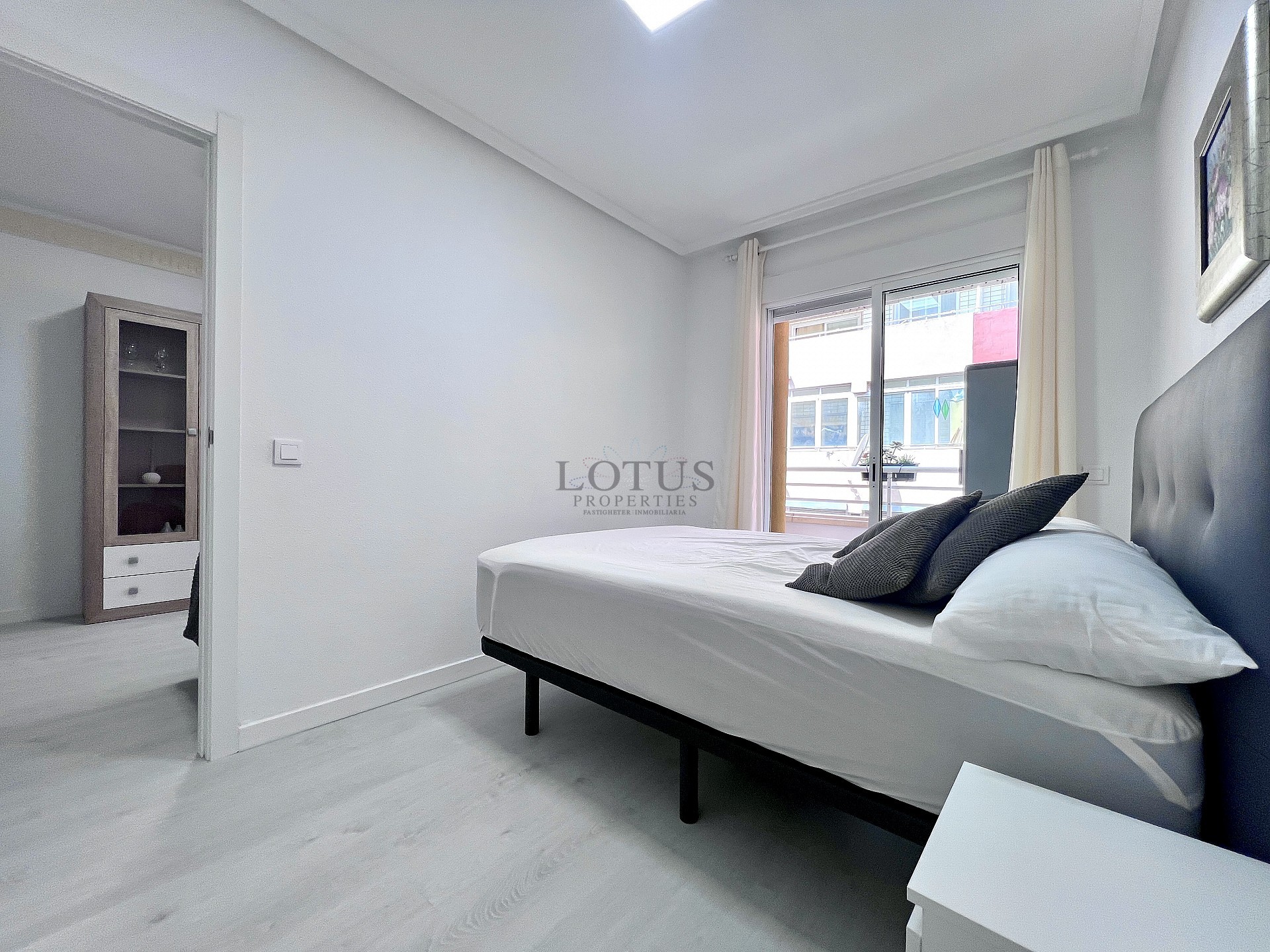 Korttidsuthyrning 60 meter till Playa Los Locos  - Lotus Properties