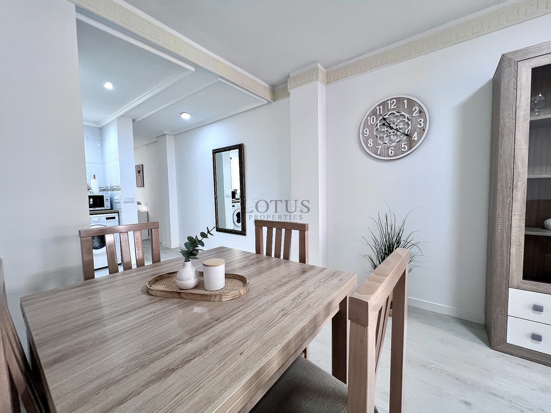 Korttidsuthyrning 60 meter till Playa Los Locos  - Lotus Properties