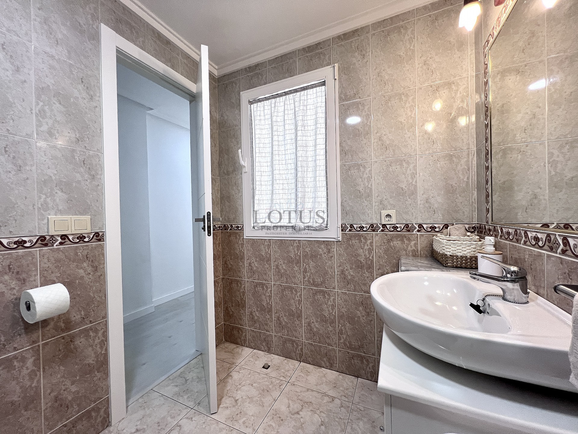 Korttidsuthyrning 60 meter till Playa Los Locos  - Lotus Properties