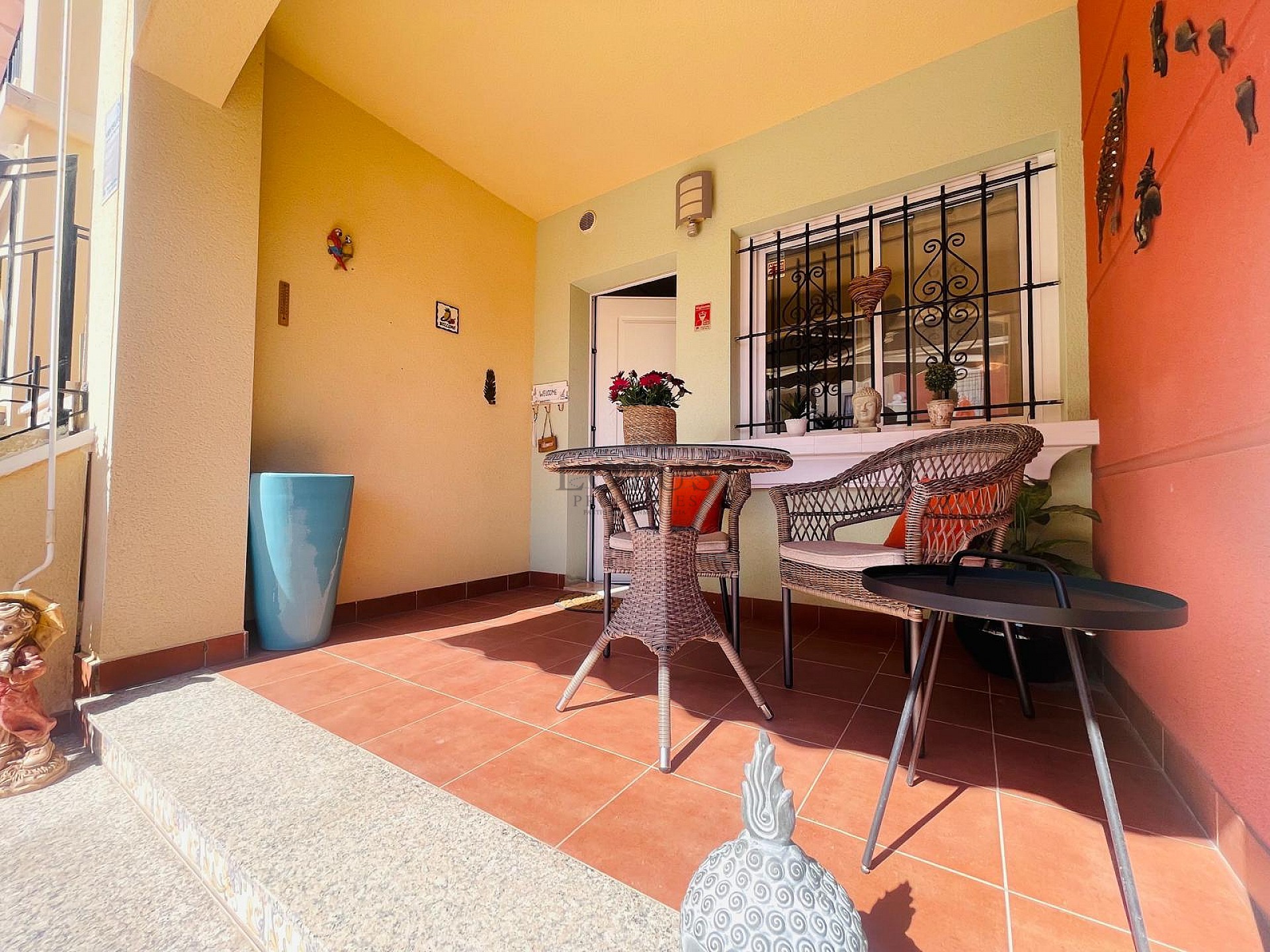 Fantastisk fin hörn markplan i Altos de la Bahia XI framför poolen! - Lotus Properties