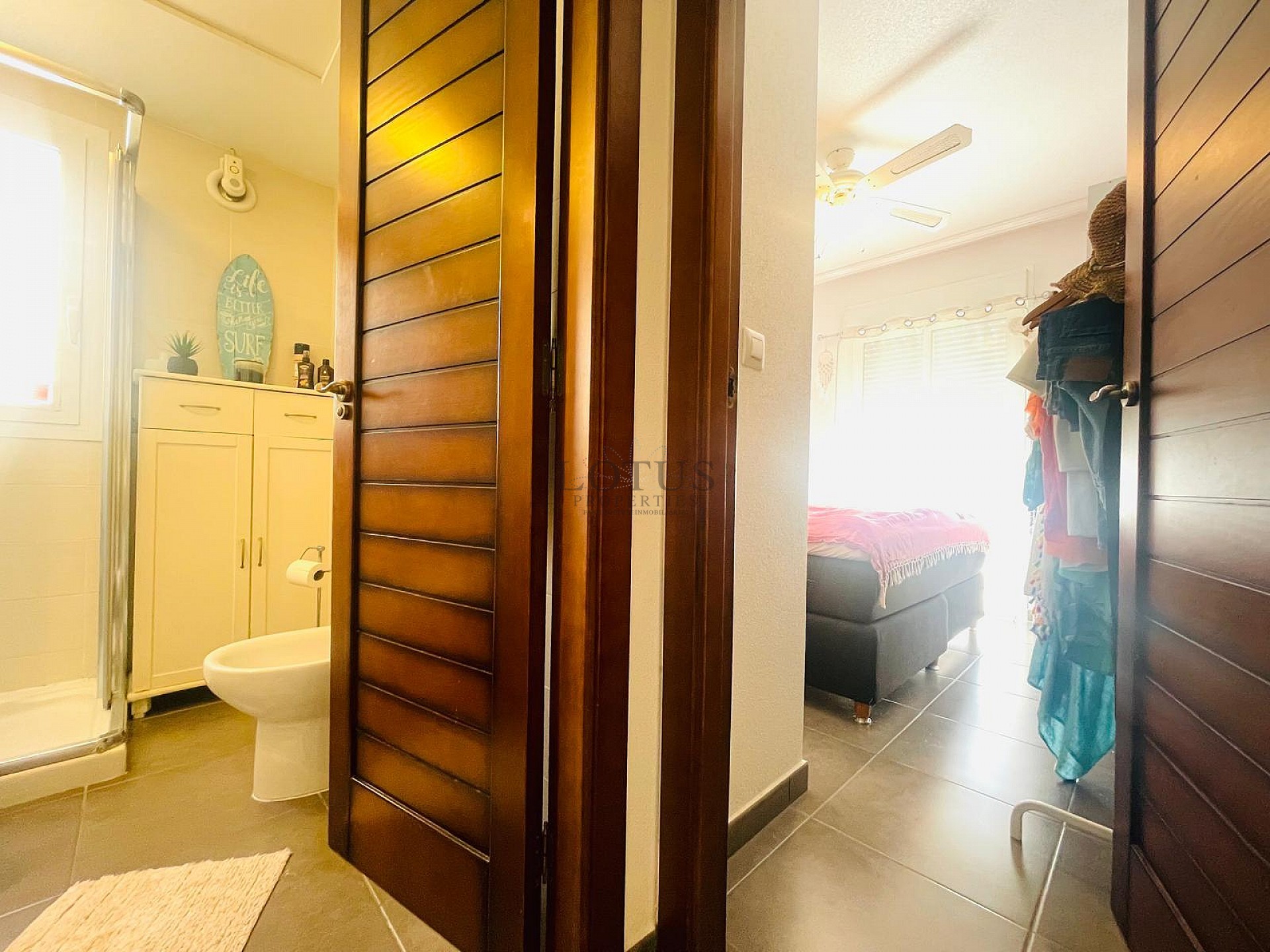 Fantastisk fin hörn markplan i Altos de la Bahia XI framför poolen! - Lotus Properties