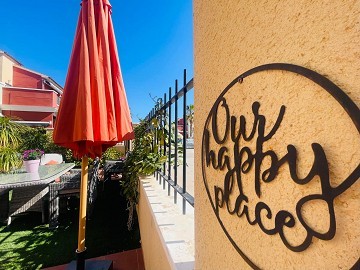 Fantastisk fin hörn markplan i Altos de la Bahia XI framför poolen! - Lotus Properties