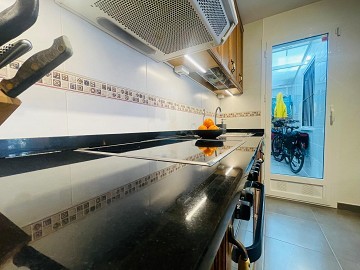 Fantastisk fin hörn markplan i Altos de la Bahia XI framför poolen! - Lotus Properties