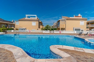 Takvåning i Urb. Bravomar 6 med privat takterrass med havsutsikt - Lotus Properties