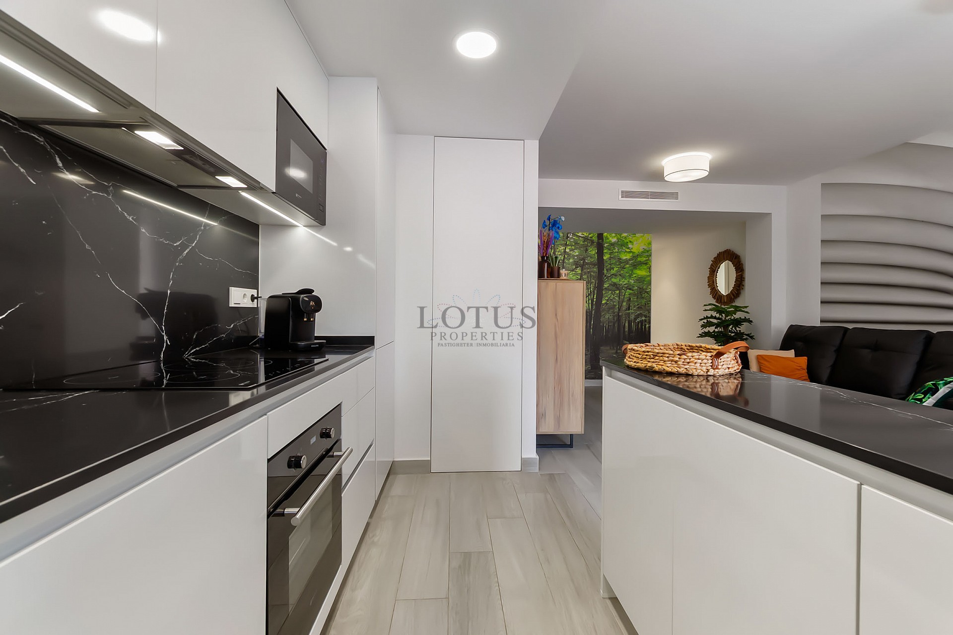 FANTASTISK LÄGENHET MED 3 SOVRUM BARA 90 METER FRÅN PLAYA DEL CURA I TORREVIEJA MED POOL  - Lotus Properties