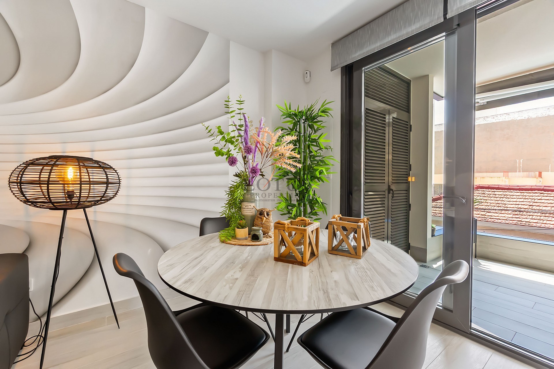 FANTASTISK LÄGENHET MED 3 SOVRUM BARA 90 METER FRÅN PLAYA DEL CURA I TORREVIEJA MED POOL  - Lotus Properties