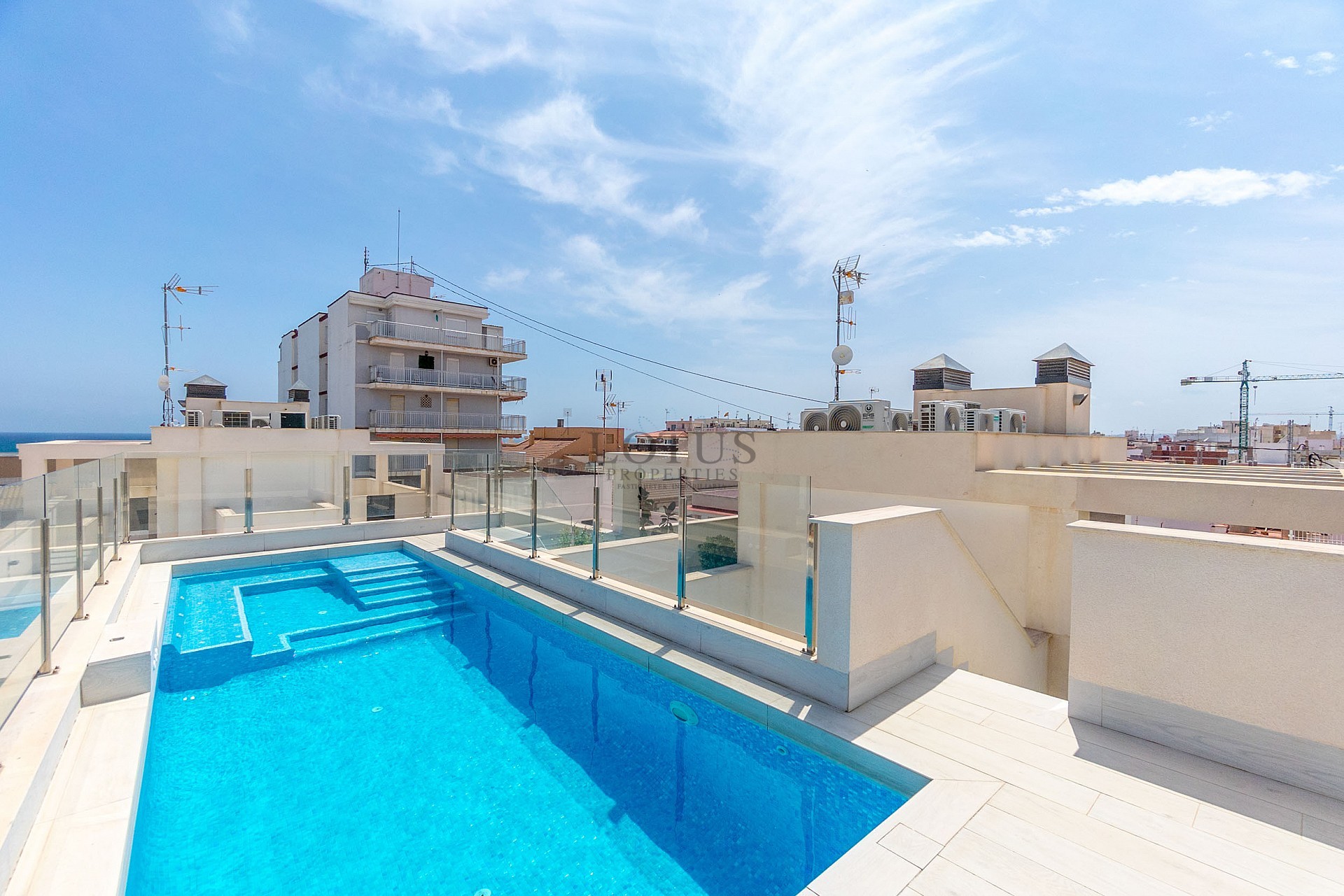FANTASTISK LÄGENHET MED 3 SOVRUM BARA 90 METER FRÅN PLAYA DEL CURA I TORREVIEJA MED POOL  - Lotus Properties