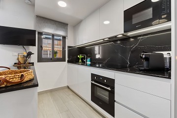ФАНТАСТИЧЕСКАЯ КВАРТИРА С 3 СПАЛЬНЯМИ ВСЕГО В 90 МЕТРАХ ОТ ПЛАЙЯ ДЕЛЬ КУРА В ТОРРЕВЬЕХЕ С БАССЕЙНОМ - Lotus Properties