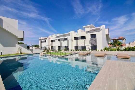 Bungalow con 3 Dormitorios - Los Balcones  - Lotus Properties