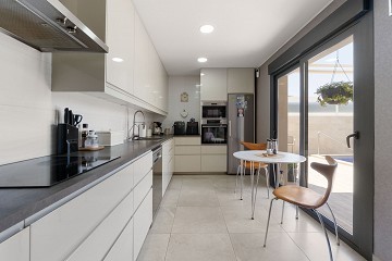 Fantastiskt fin modern villa i Daya Nueva med privat pool och magiskt utsikt - Lotus Properties