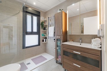 Fantastiskt fin modern villa i Daya Nueva med privat pool och magiskt utsikt - Lotus Properties