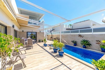 Fantastiskt fin modern villa i Daya Nueva med privat pool och magiskt utsikt - Lotus Properties