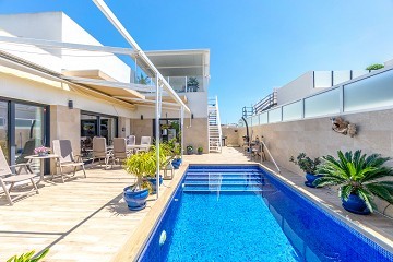 Fantastiskt fin modern villa i Daya Nueva med privat pool och magiskt utsikt - Lotus Properties