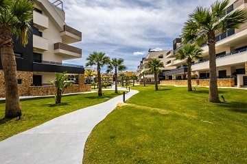 MODERN PENTHOUSE WITH INCREDIBLE SEA VIEW AND LARGE PRIVATE ROOFTOP TERRACE. - Lotus Properties