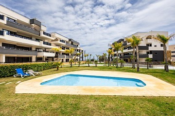 MODERN PENTHOUSE WITH INCREDIBLE SEA VIEW AND LARGE PRIVATE ROOFTOP TERRACE. - Lotus Properties