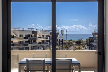 MODERN PENTHOUSE WITH INCREDIBLE SEA VIEW AND LARGE PRIVATE ROOFTOP TERRACE. - Lotus Properties
