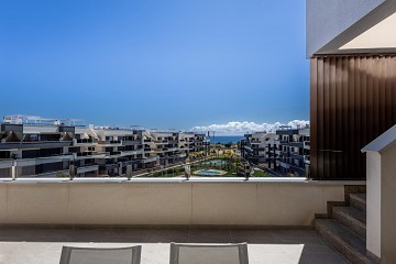 MODERN PENTHOUSE WITH INCREDIBLE SEA VIEW AND LARGE PRIVATE ROOFTOP TERRACE. - Lotus Properties