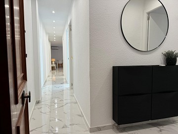 STUNNING RENOVATED 4-BEDROOMS APARTMENT WITH PRIVATE GARAGE – JUST 200 METERS FROM THE BEACH IN TORREVIEJA. - Lotus Properties
