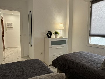 STUNNING RENOVATED 4-BEDROOMS APARTMENT WITH PRIVATE GARAGE – JUST 200 METERS FROM THE BEACH IN TORREVIEJA. - Lotus Properties