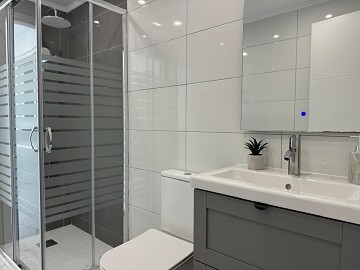 STUNNING RENOVATED 4-BEDROOMS APARTMENT WITH PRIVATE GARAGE – JUST 200 METERS FROM THE BEACH IN TORREVIEJA. - Lotus Properties
