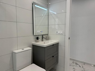 STUNNING RENOVATED 4-BEDROOMS APARTMENT WITH PRIVATE GARAGE – JUST 200 METERS FROM THE BEACH IN TORREVIEJA. - Lotus Properties