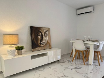 STUNNING RENOVATED 4-BEDROOMS APARTMENT WITH PRIVATE GARAGE – JUST 200 METERS FROM THE BEACH IN TORREVIEJA. - Lotus Properties