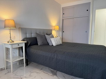 STUNNING RENOVATED 4-BEDROOMS APARTMENT WITH PRIVATE GARAGE – JUST 200 METERS FROM THE BEACH IN TORREVIEJA. - Lotus Properties