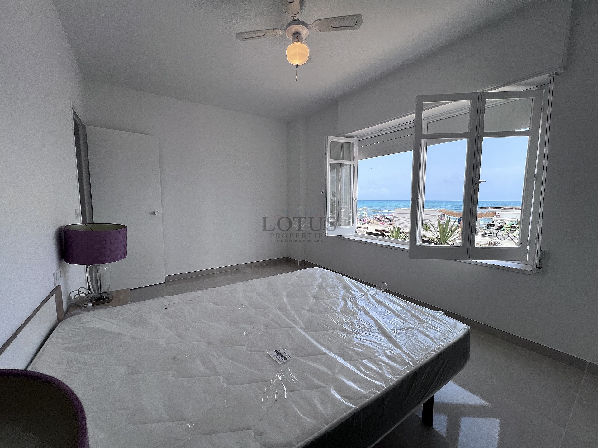 Отремонтированный дом, первая линия пляжа Ла Мата - Lotus Properties