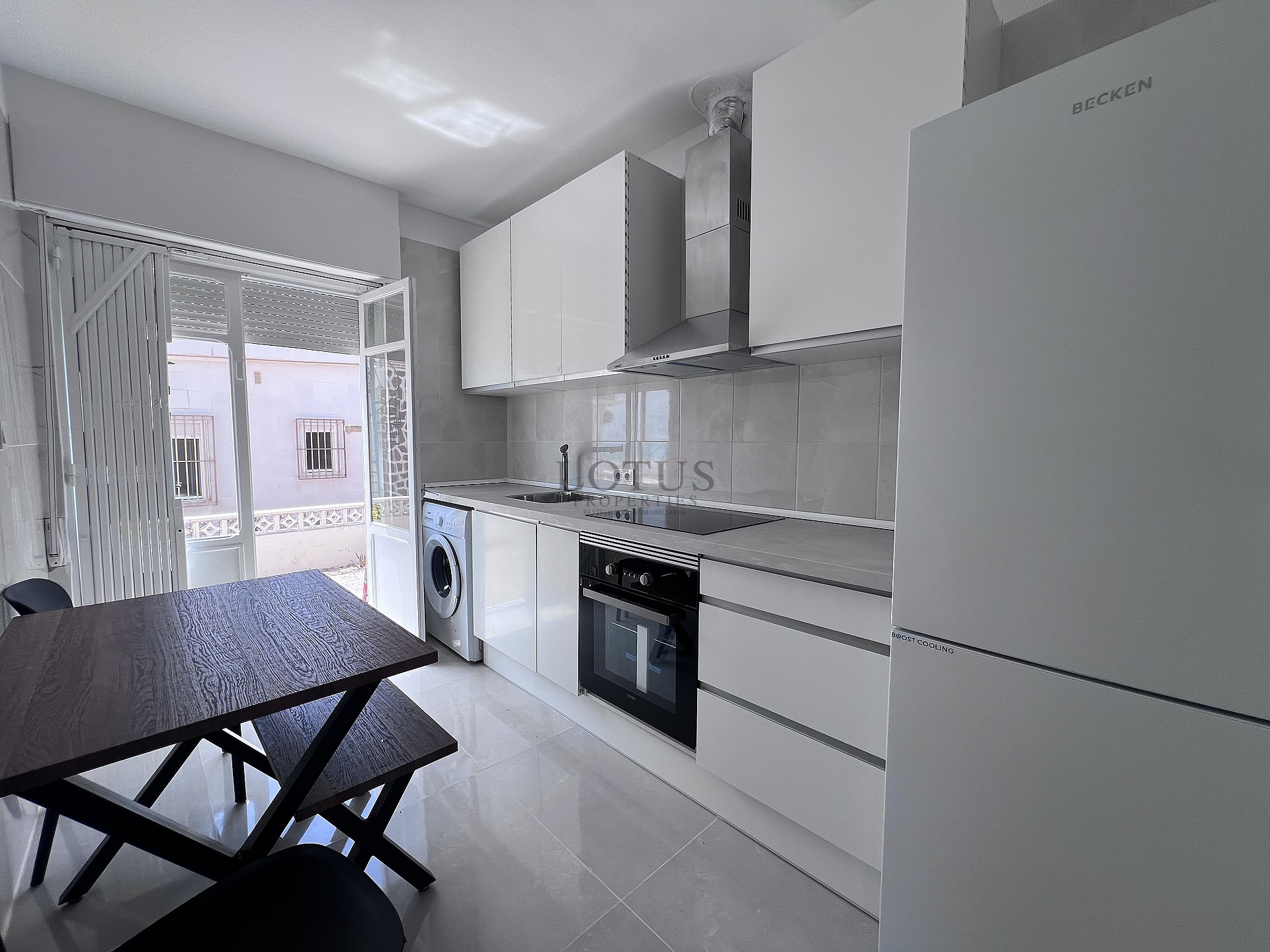 Отремонтированный дом, первая линия пляжа Ла Мата - Lotus Properties