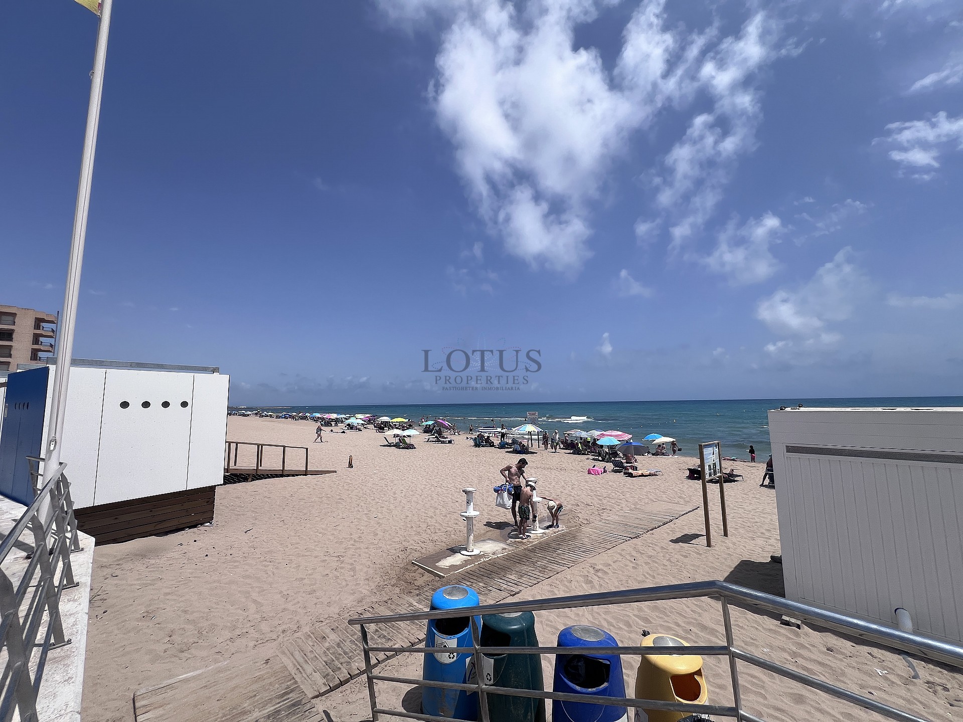 Отремонтированный дом, первая линия пляжа Ла Мата - Lotus Properties