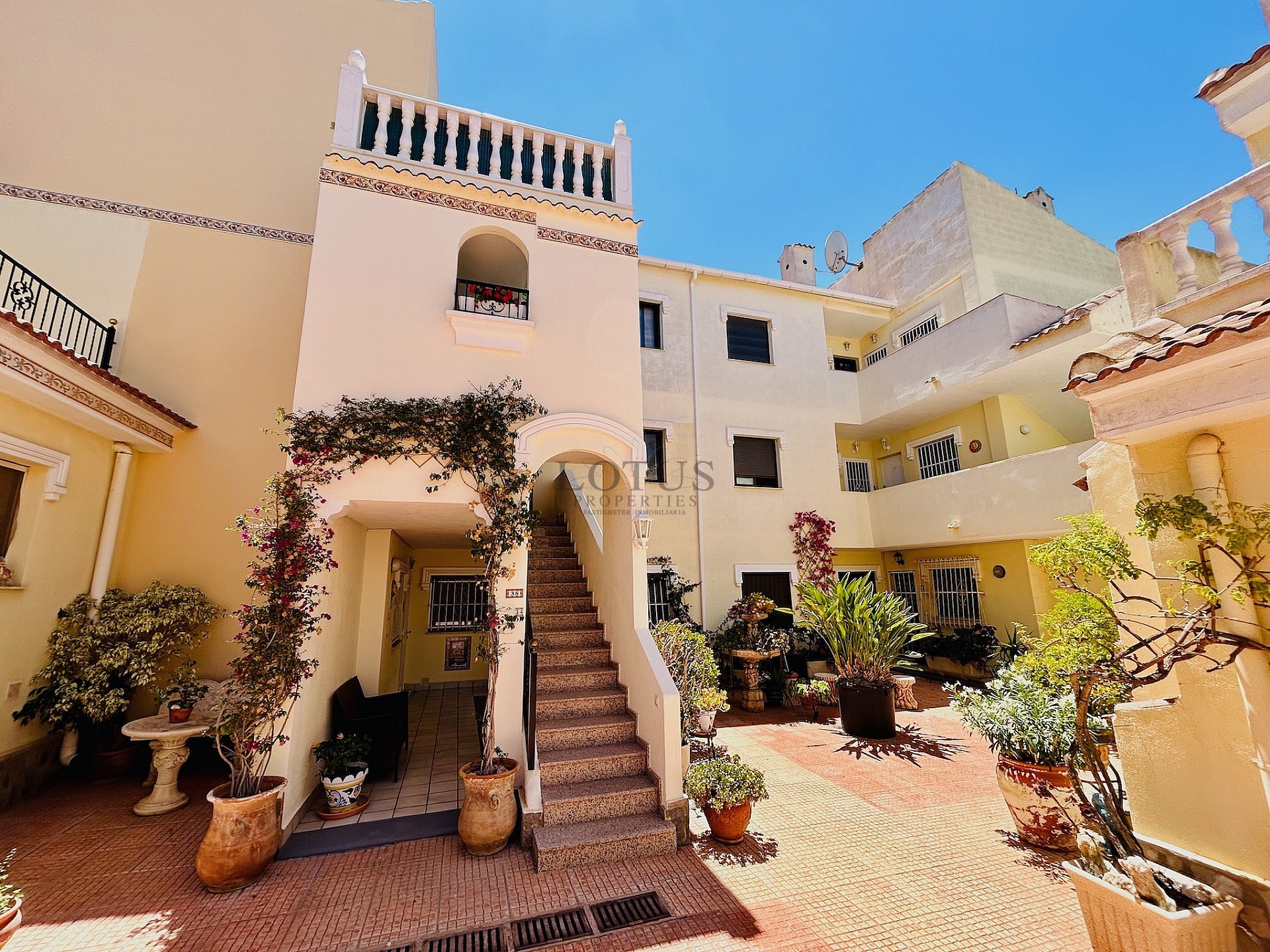 Apartamento con vistas panorámicas en Ciudad Quesada - Lotus Properties