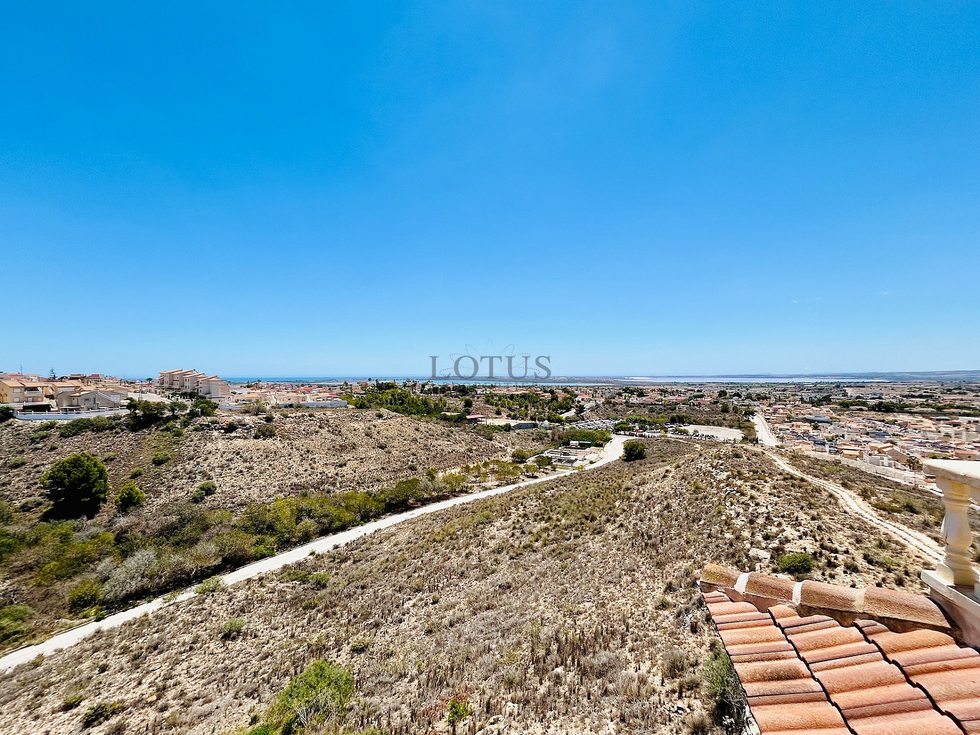 Apartamento con vistas panorámicas en Ciudad Quesada - Lotus Properties