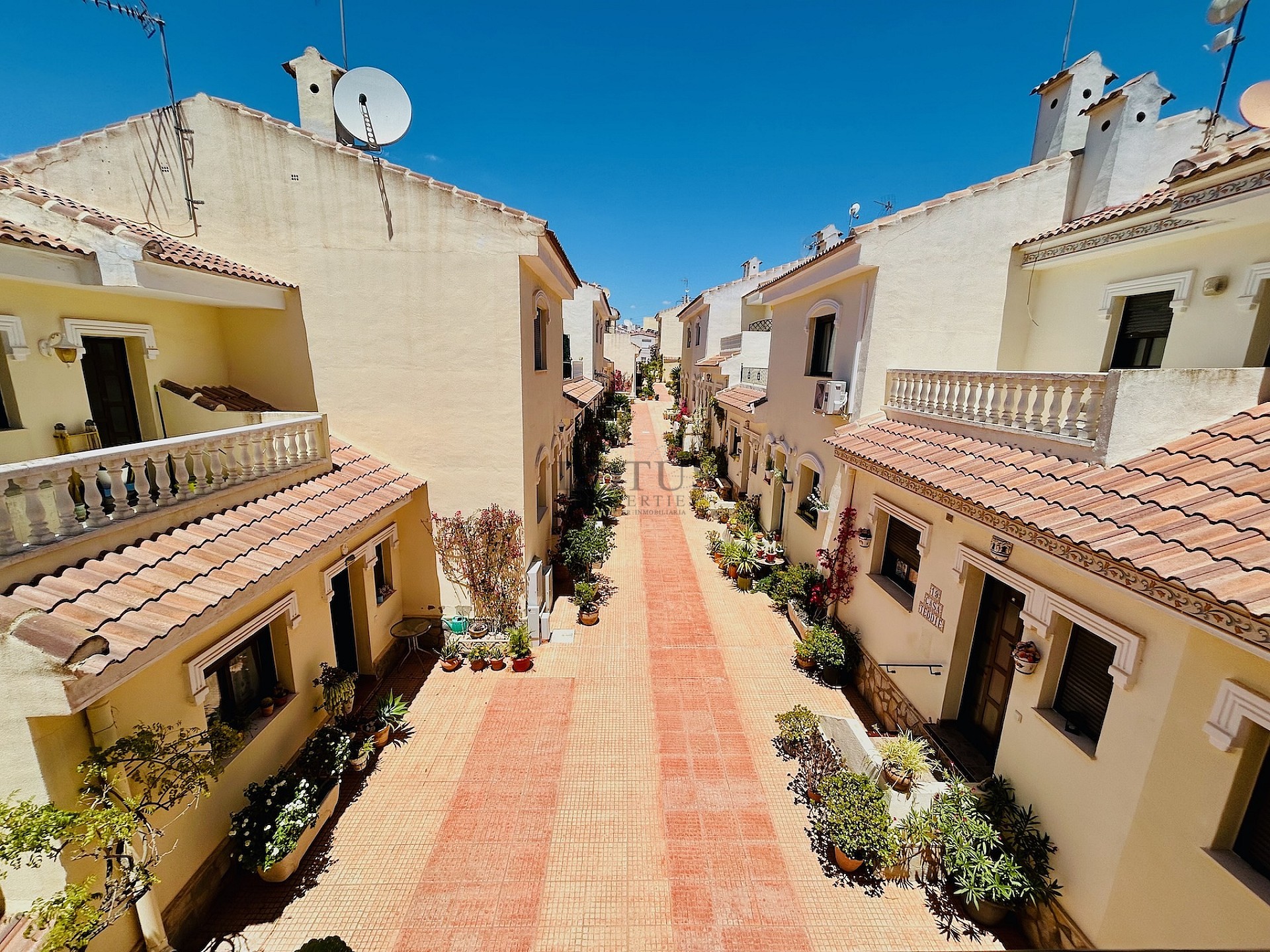 Apartamento con vistas panorámicas en Ciudad Quesada - Lotus Properties