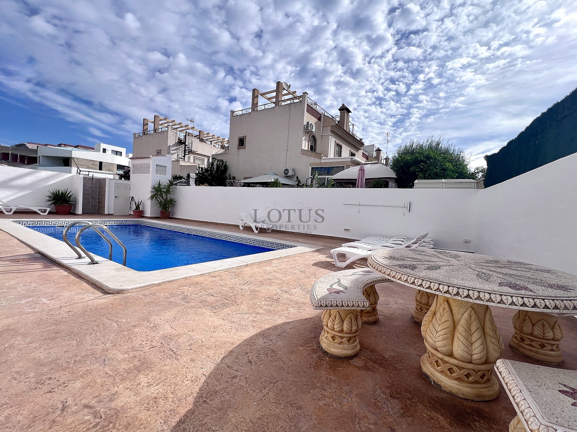 Stunning ground floor semi detached bungalow with garage - Lotus Properties