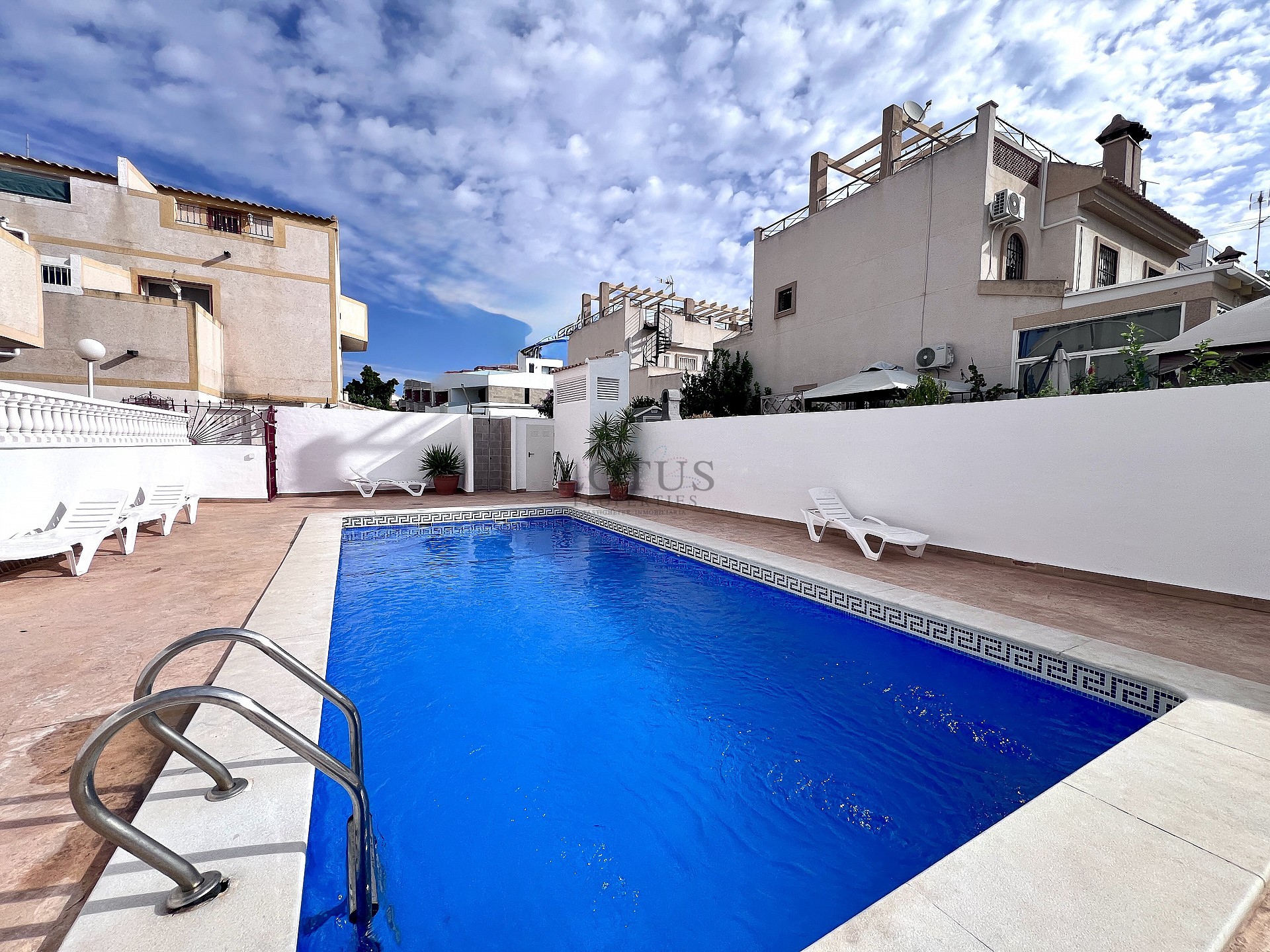 Stunning ground floor semi detached bungalow with garage - Lotus Properties