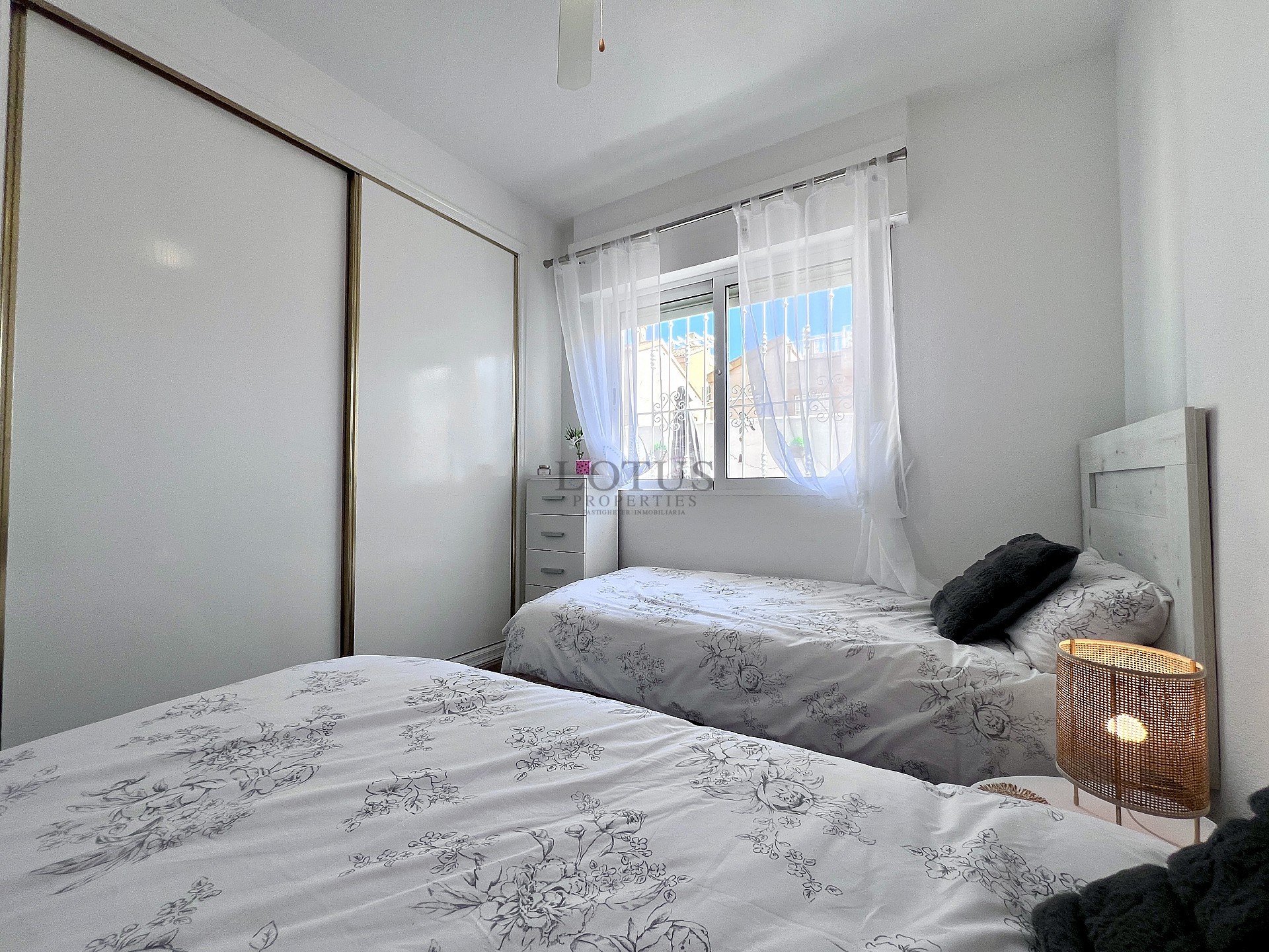 Stunning ground floor semi detached bungalow with garage - Lotus Properties