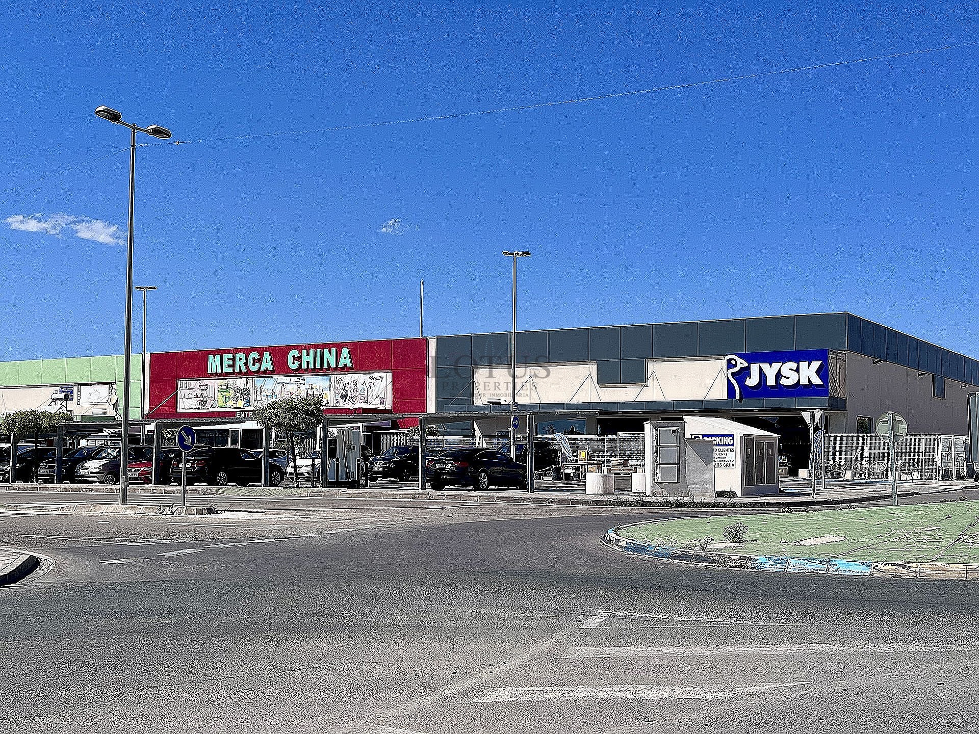 Stunning ground floor semi detached bungalow with garage - Lotus Properties