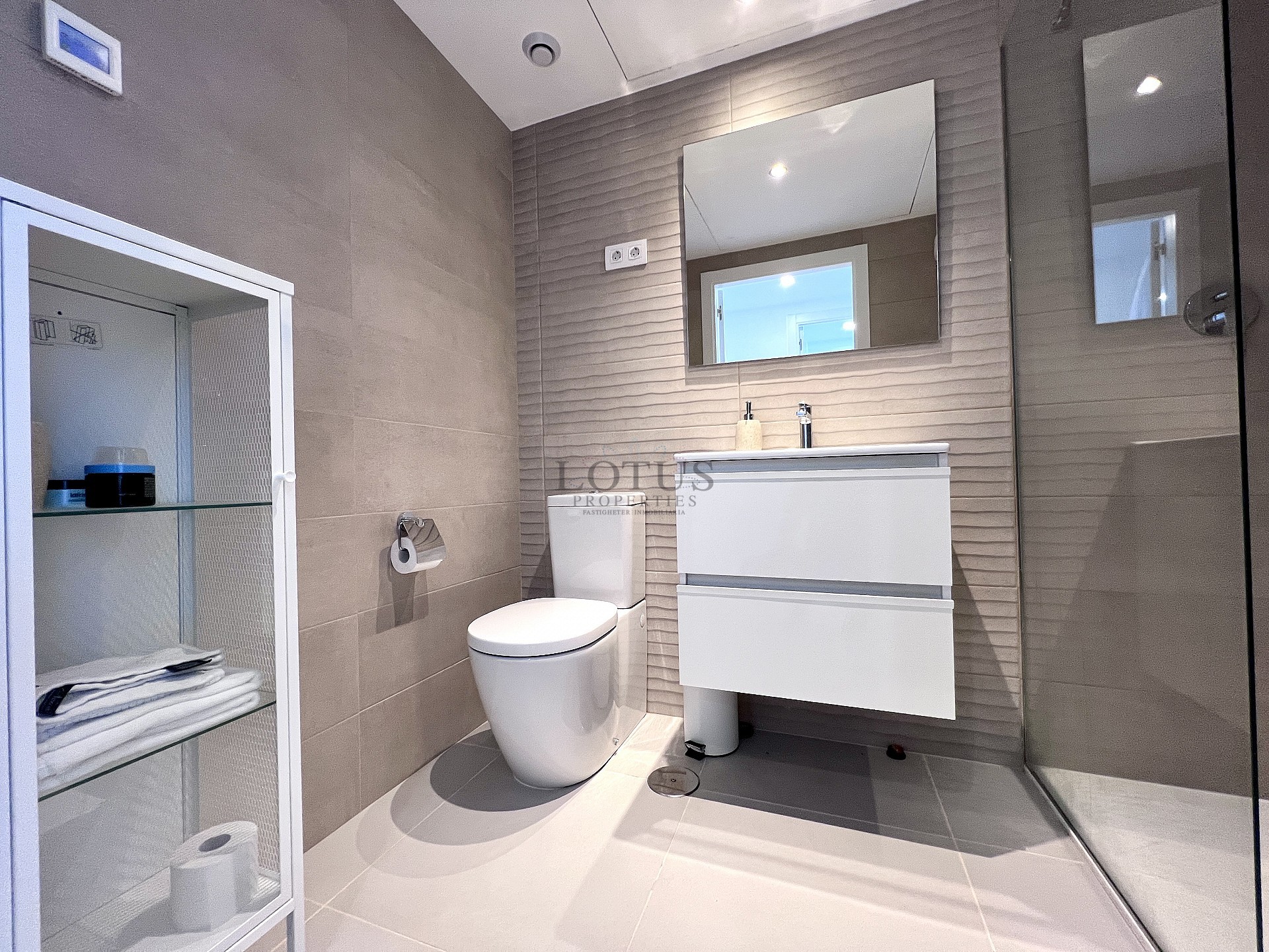 SPECTACULAR PENTHOUSE IN PUNTA PRIMA - Lotus Properties