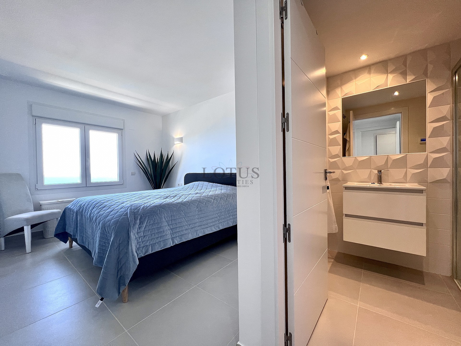 SPECTACULAR PENTHOUSE IN PUNTA PRIMA - Lotus Properties