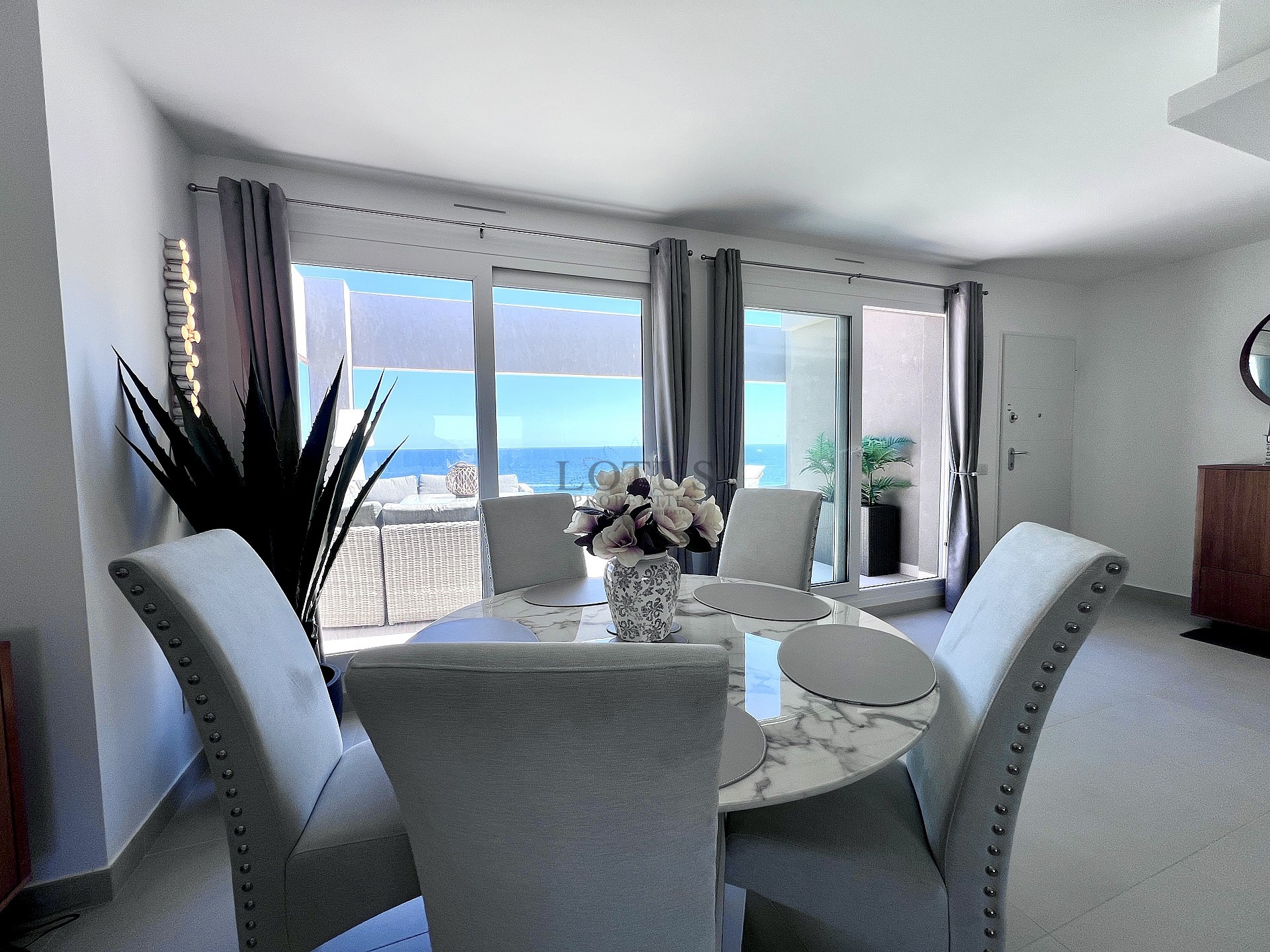 SPECTACULAR PENTHOUSE IN PUNTA PRIMA - Lotus Properties