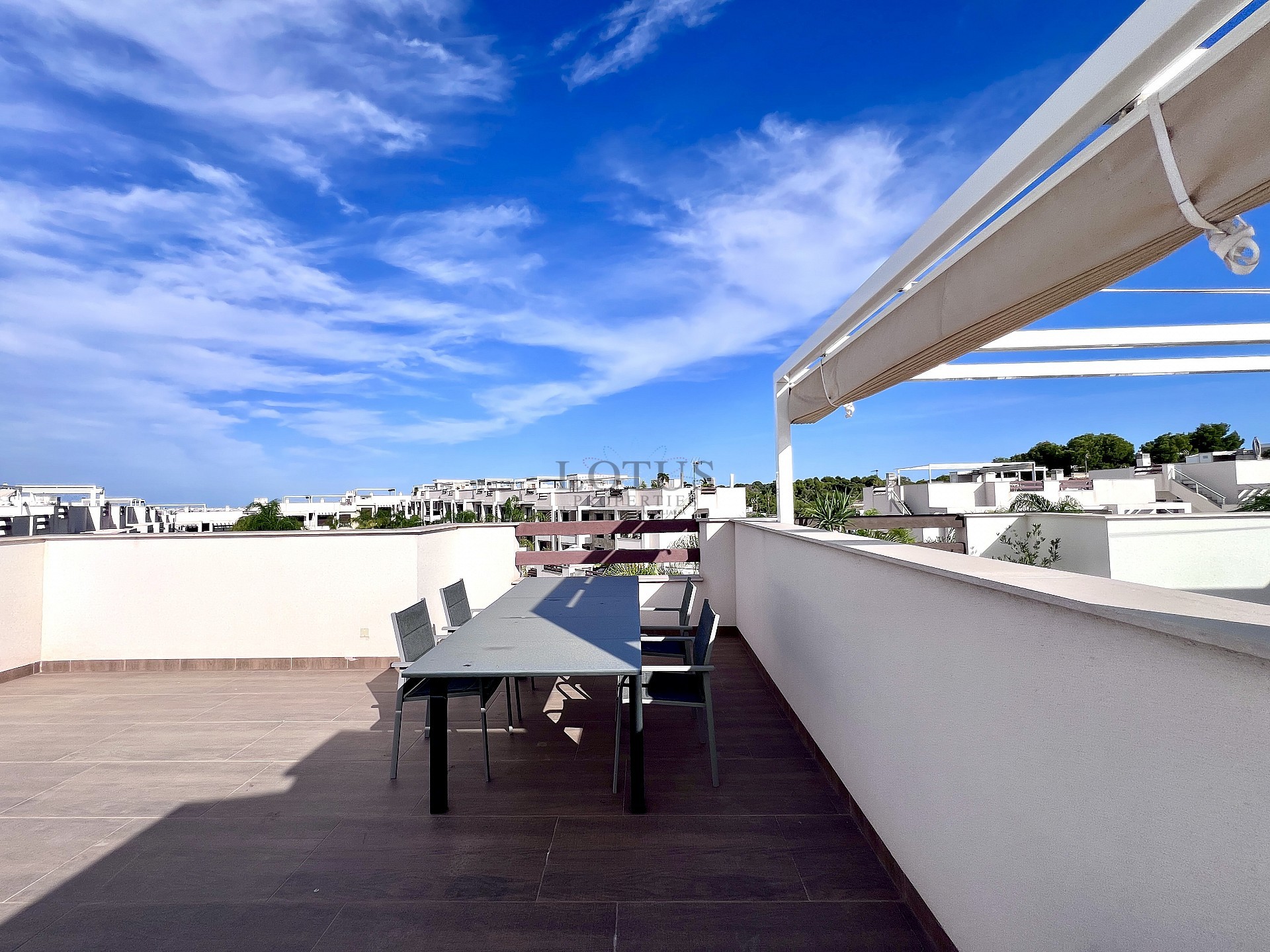 Exclusive 3-bedroom roof bungalow in Los Balcones - Lotus Properties